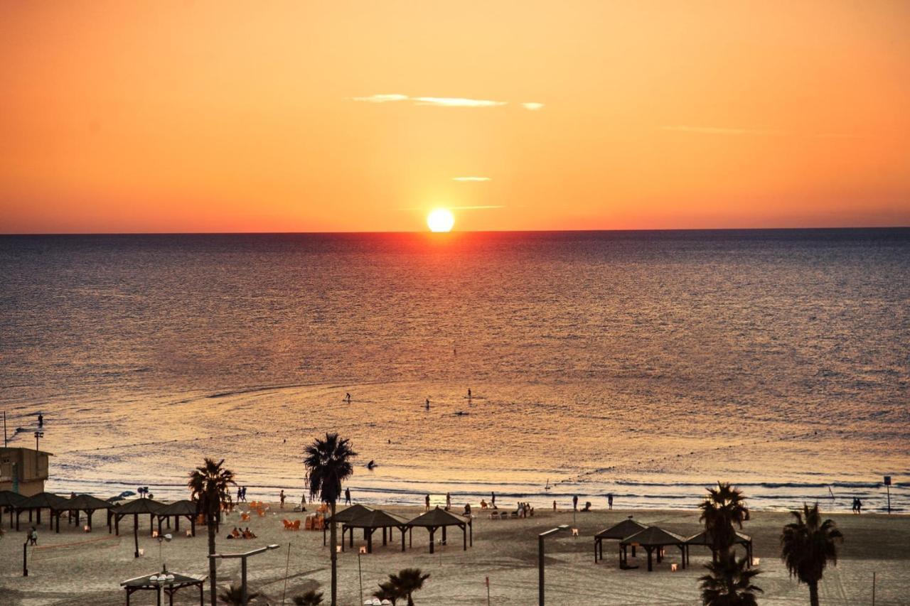 Beach Hotel By Zvieli Hotels Tel Aviv Bagian luar foto