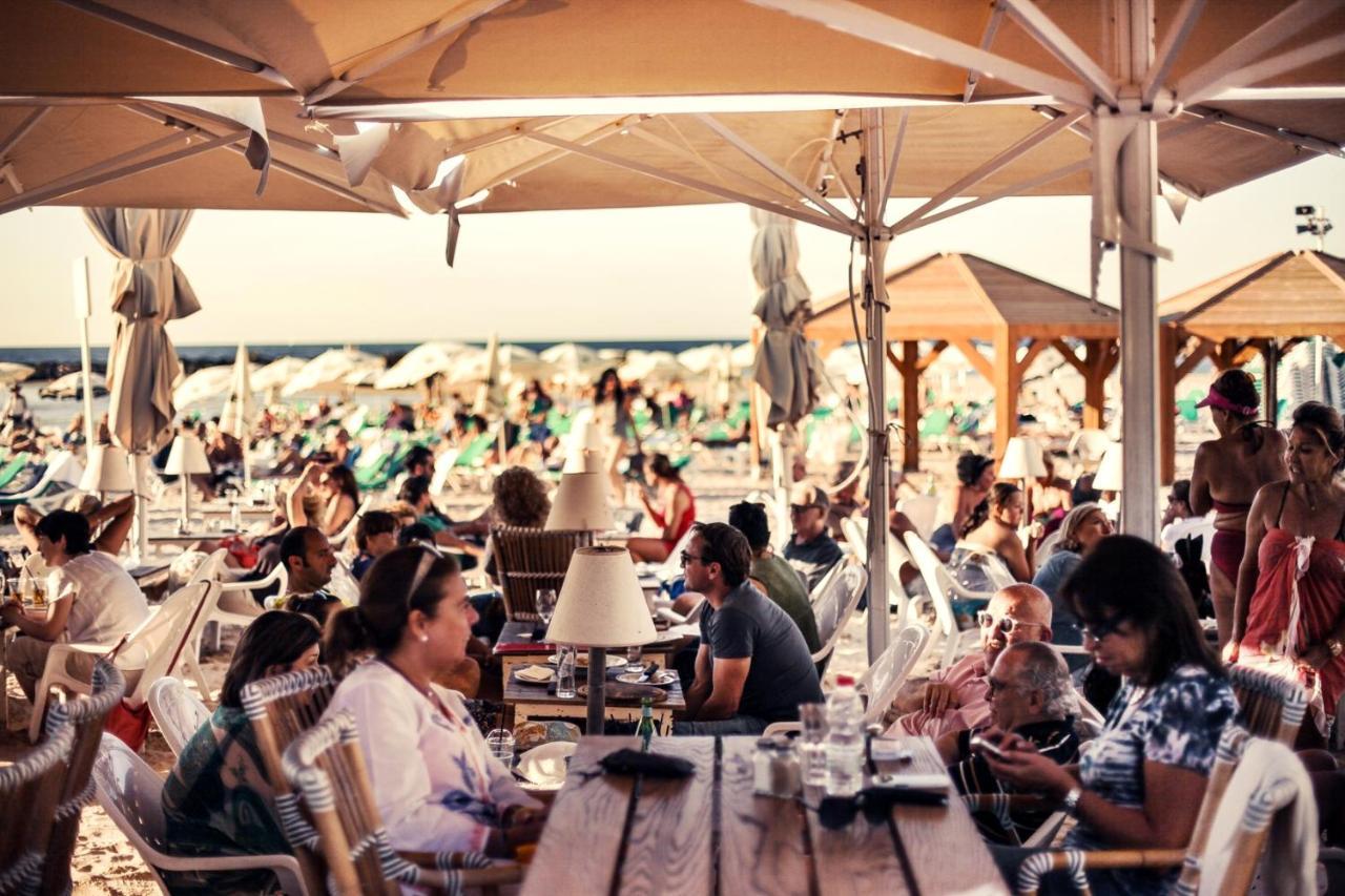 Beach Hotel By Zvieli Hotels Tel Aviv Bagian luar foto