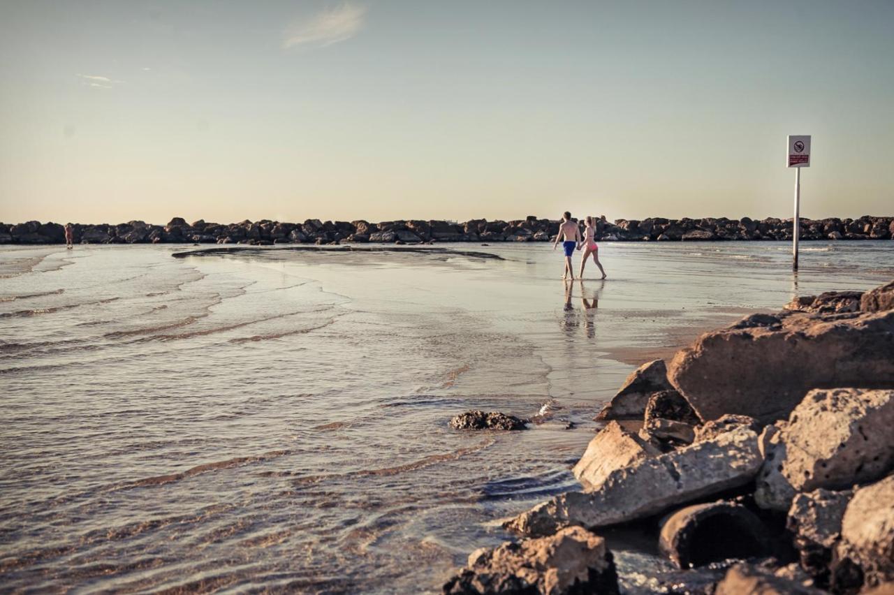 Beach Hotel By Zvieli Hotels Tel Aviv Bagian luar foto